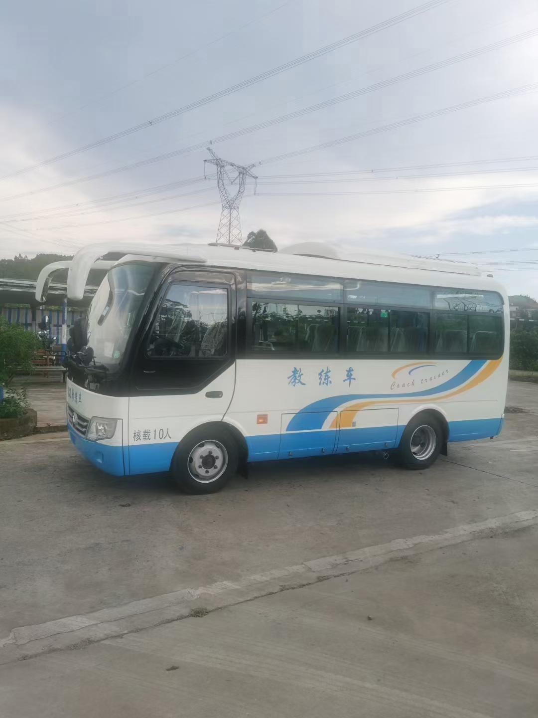 B1中巴车